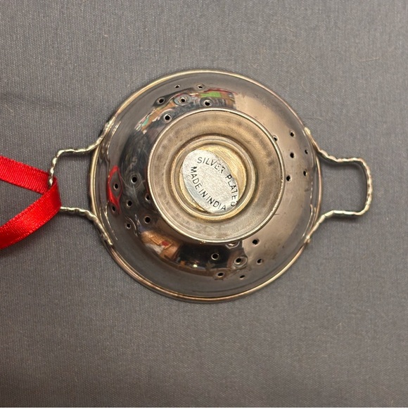 Christmas Vintage 3 Piece Silver Plated Tea Pot, Sauce Pan & Colander Ornaments - Picture 13 of 15